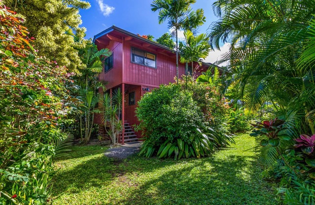 Pristine and Charming - Walk to Beach and Town - Sleeps 4