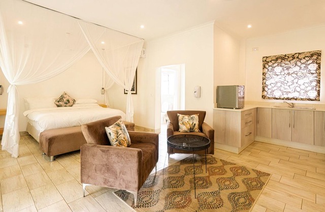 Pristine deluxe room with kitchen and pool - 2147