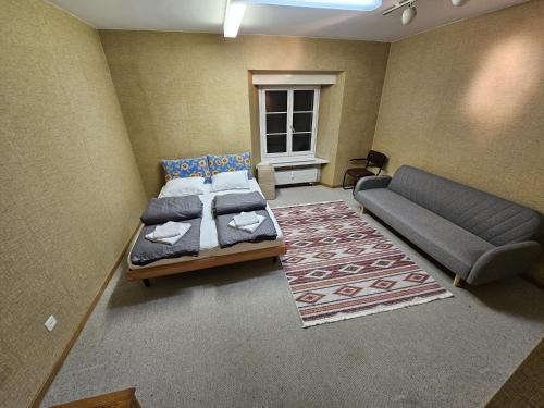 Privat Zimmer, WC in Altstadt Chur, Saturn