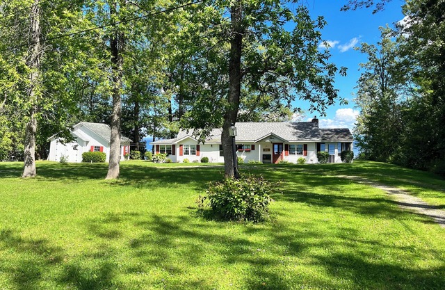 Private 151’ waterfront cottage, 3+bedrooms, two enclosed porches in Willsboro