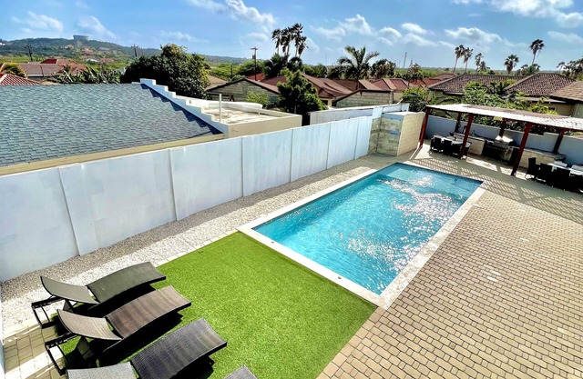 Private 8 bedroom villa 5 minutes to the beach