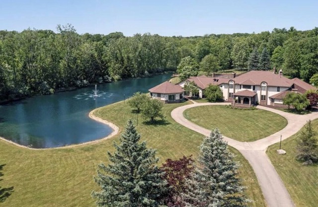 Private and secluded Mansion in the woods