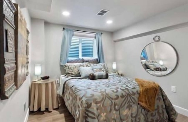 Private Apartment, Queen Bed