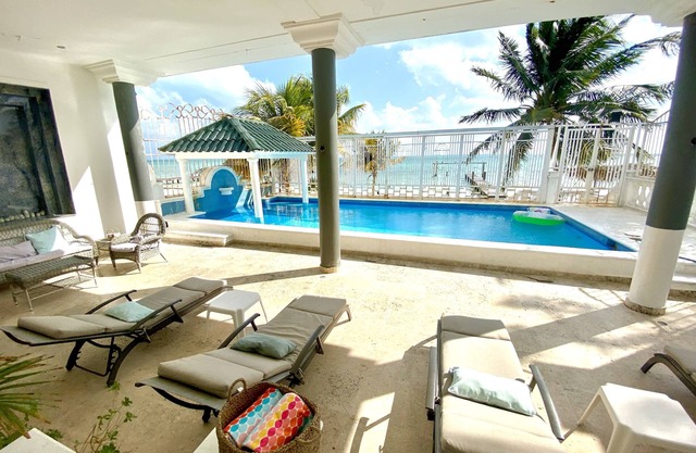 PRIVATE BEACH HOUSE FOR BIG FAMILIES 7BR (Sleeps 20) Cancun, Punta Sam