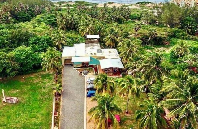 PRIVATE BEACH PATH a place to stay after you play all day!