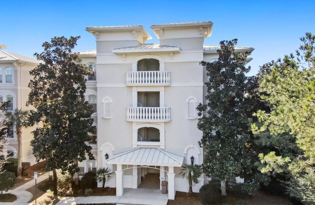 PRIVATE BEACH <100yds, Heated Pool, Gated Community, Ground Floor Villa!