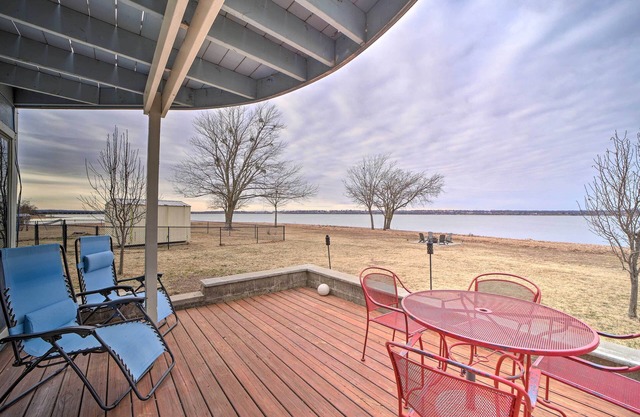 Private Beach: Waterfront Disney Getaway!