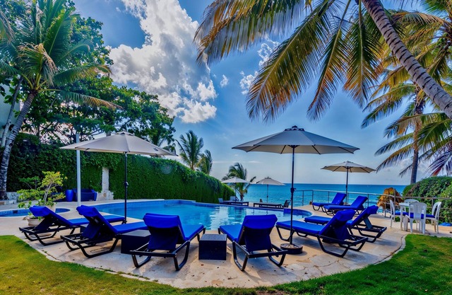 PRIVATE BEACHFRONT VILLA - Fully Loaded! - Mara Serena