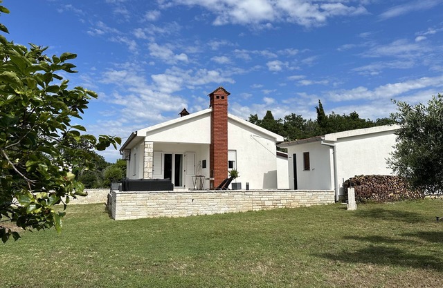 Private beautiful bungalow in the village of Marčana