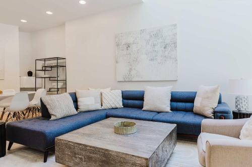Private Beautiful Townhome w Zen Garden