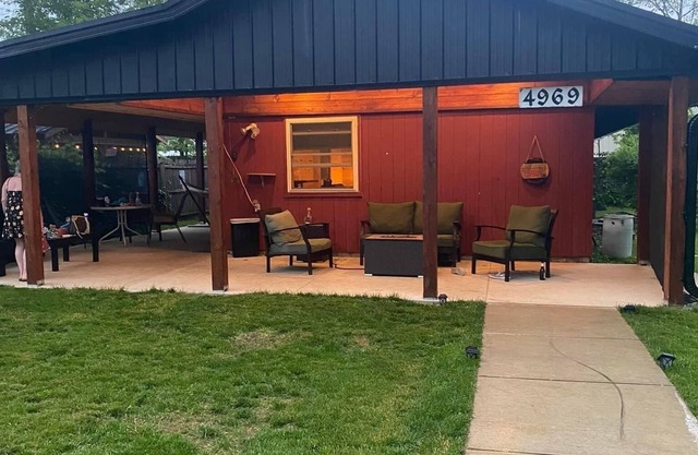 Private cabin that sits on fenced in one acre lot. (Dog friendly)