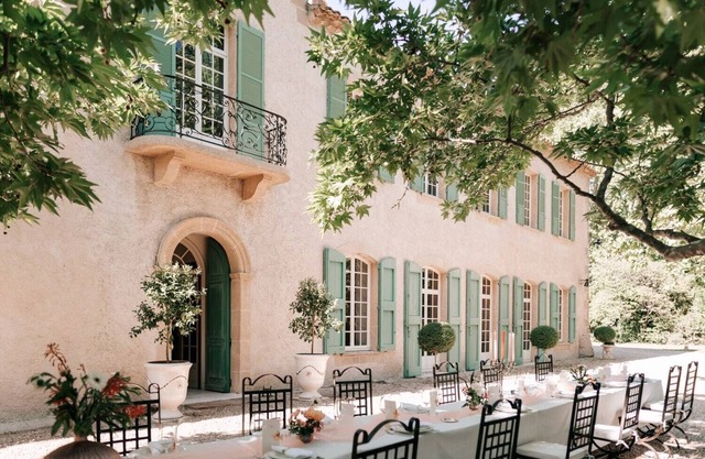 Private castle with swimming pool in Provence
