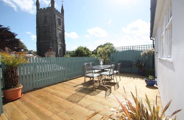 Private decking area & Central location within 5 min walk of town.n