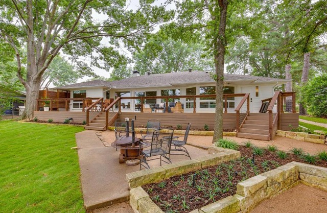 Private Dock Lakefront Enchanted Oaks Retreat