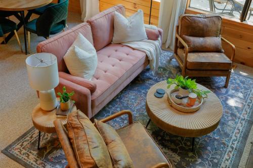 Private Dog-friendly Fall Foliage Paradise