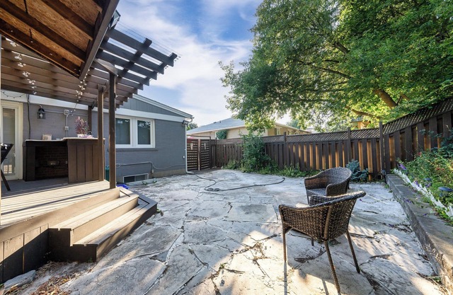 Private entrance, Equipped Kitchen, Parking