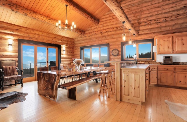Private Estate on 10 acres w/pond & panoramic views | Hot Tub | Sauna