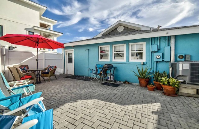 Private family waterfront beach cottage. Best location step out to bay and gulf