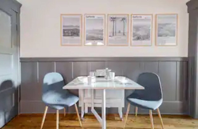 Private Flat, Sleeps 6, SOMA location with Private Entry, Kitchen, Bath, Living