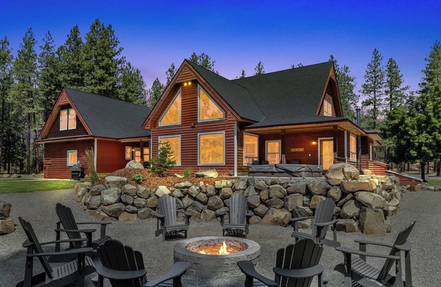 Private Forest Escape for 19 with Hot Tub & Stunning Night Sky Views