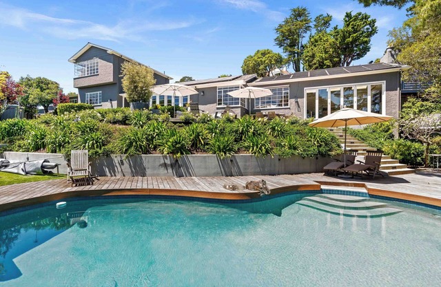 Private four bedroom home, minutes from town, views of SF