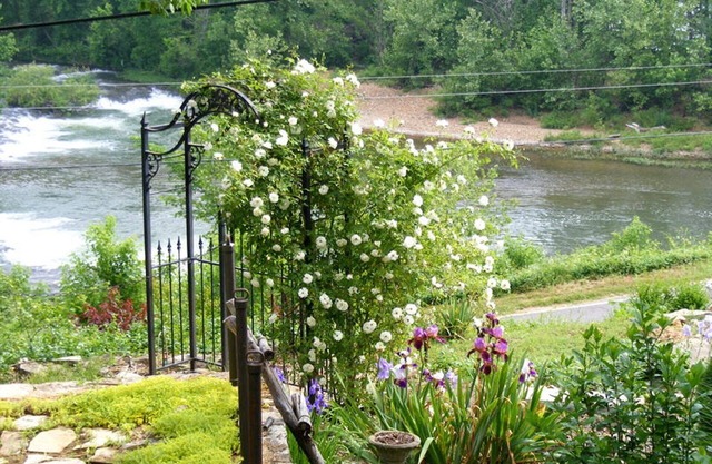 Private French Manior overlooking the Spring River