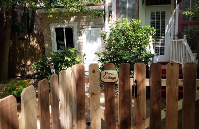 Private Garden, Jacuzzi Tub, Fireplace, In-Cottage Breakfast & Walking Distance to SoMa Are Just the Beginning!