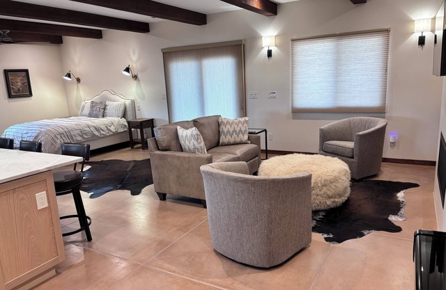 Private guest house on a horse ranch in the heart of Arizona's wine country