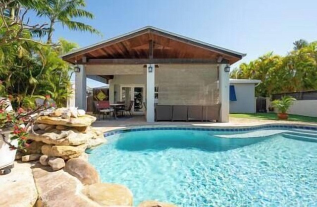Private & Haven-ly pool home on boating canal