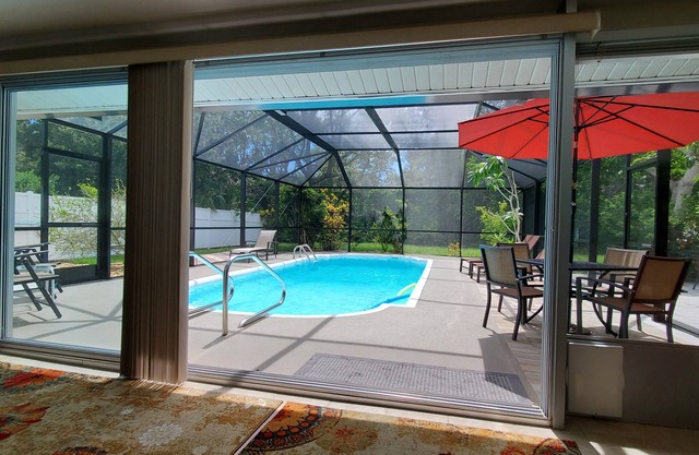 Private heated pool home 2 miles to Siesta Key