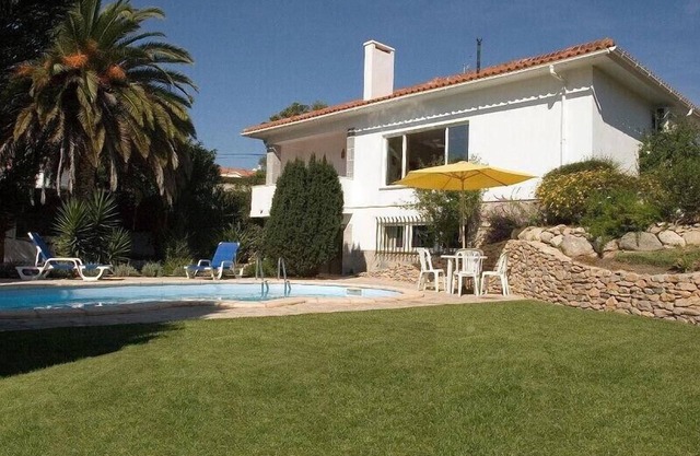 Private heated pool, open view, 5 min. to beaches & Sintra, walk to shop & cafes