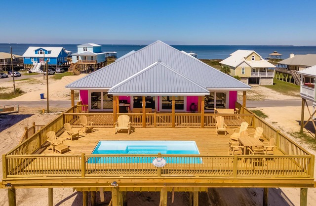 Private Heated Saltwater Pool! Beach Volleyball Pit! - This is Heaven