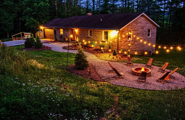 Private home near Hocking Hills! King bed, hot tub, game room, fire place!