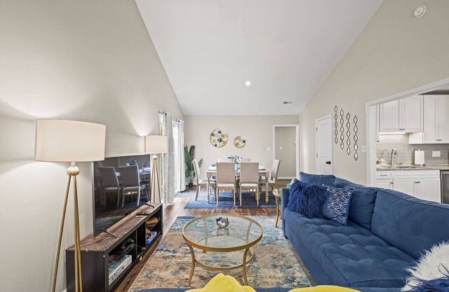 Private Home w/Fenced Yard, Office & Gym - 5 Mins to Uptown