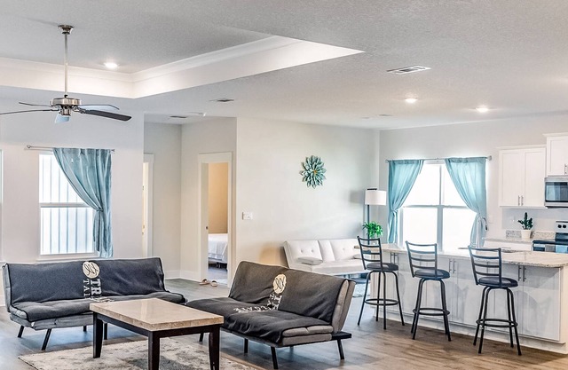 Private home with large kitchen, patio/yard & fast WiFi - close to sound & Gulf