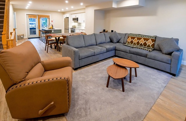 Private Hot tub & BBQ | Open-Plan | Ski-Out