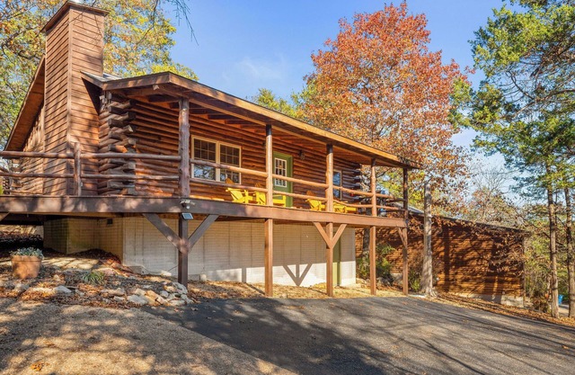 Private hot tub-Cozy Dog-Friendly Cabin Near Town!
