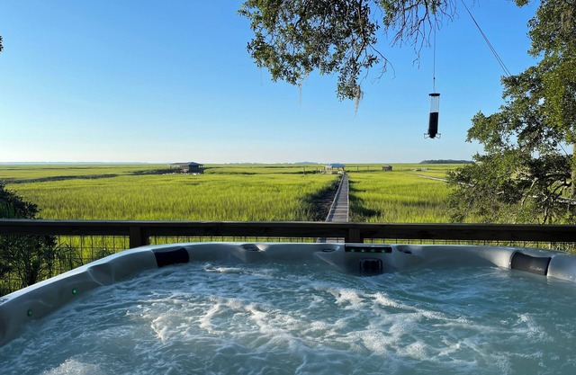 Private Hot Tub w/Views, Deep-Water Dock,Sleeps 6