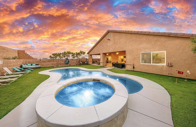 Private House with Pool and Spa