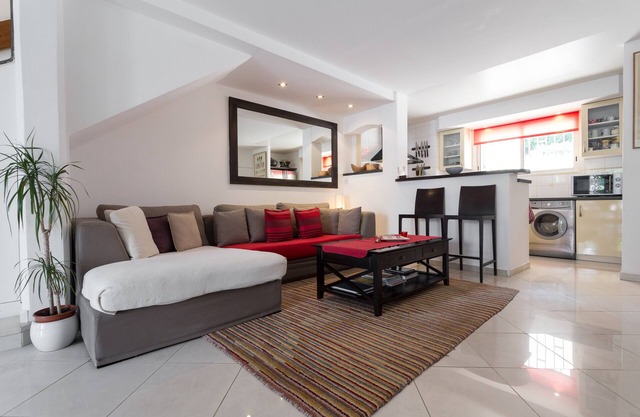 Private House In Nice Port