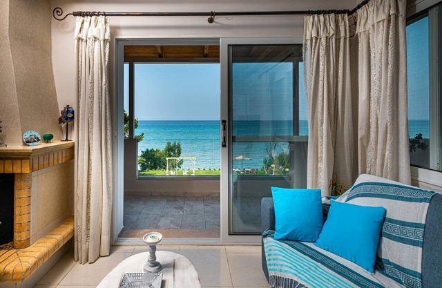 Private house withing few steps from the beach!