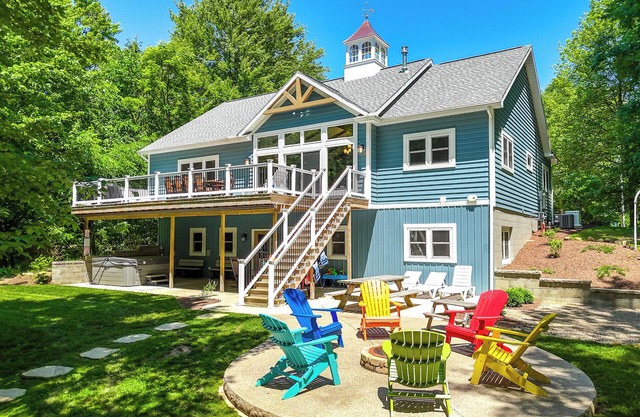 Private Lakeside Cottage | Family Vacation Perfection | 4-6 BR | up to 20