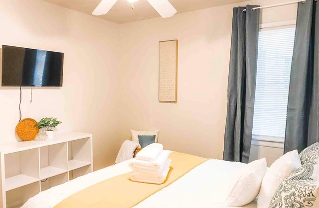 Private Large Bedroom blocks from FSU