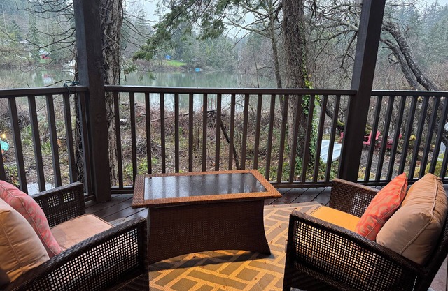 Private large up to 3 bedrooms waterfront suite,pet friendly. *Long Term Rates
