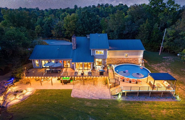 Private Lux Lodge~3 Mi to Bardstown~SpkEZ~Hot Tub