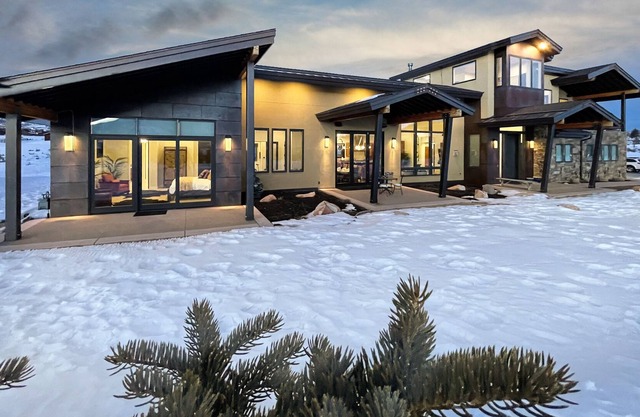 Private, Luxurious 6 King Beds 3 Full Kitchens 2 Hot Tubs Views for Miles Perfect for Large Groups!