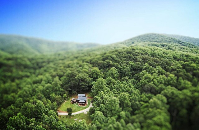Private Luxury Cabin, Stunning Mountain Views & Hot Tub by Shenandoah