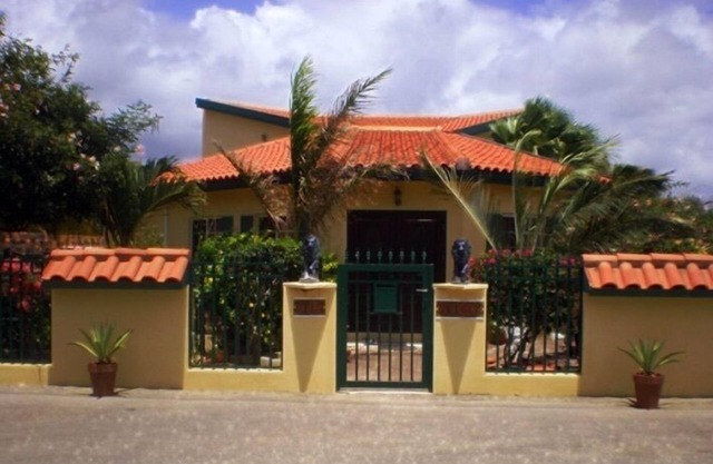 Private Luxury Villa. Sunnyside Villa
