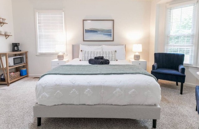Private Modern Guest Suite!