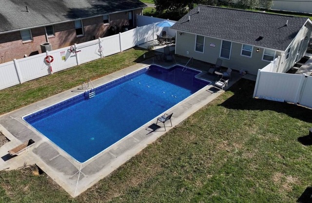 Private outdoor Spa! Close to Casino, Cozy Pool & Hot Tub Retreat by Casino